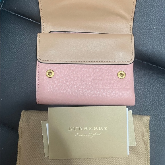 Burberry Blush Pink Leather Wallet with Gold Accents - Picture 3 of 6